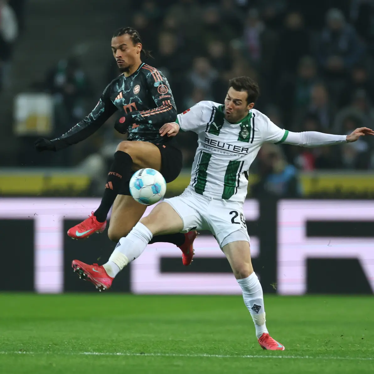 包含门兴格拉德巴赫取胜，继续稳住欧战资格的词条