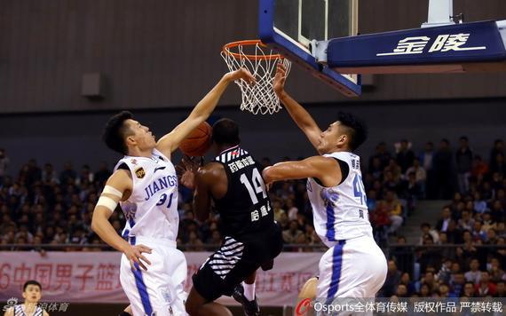 哈德森表现出色,助阵队友取得胜利的简单介绍 哈德森表现出色,助阵队友取得胜利的简单介绍