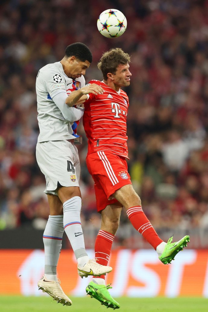 关于大连人客场击败重庆当代力帆，取得关键胜利的信息