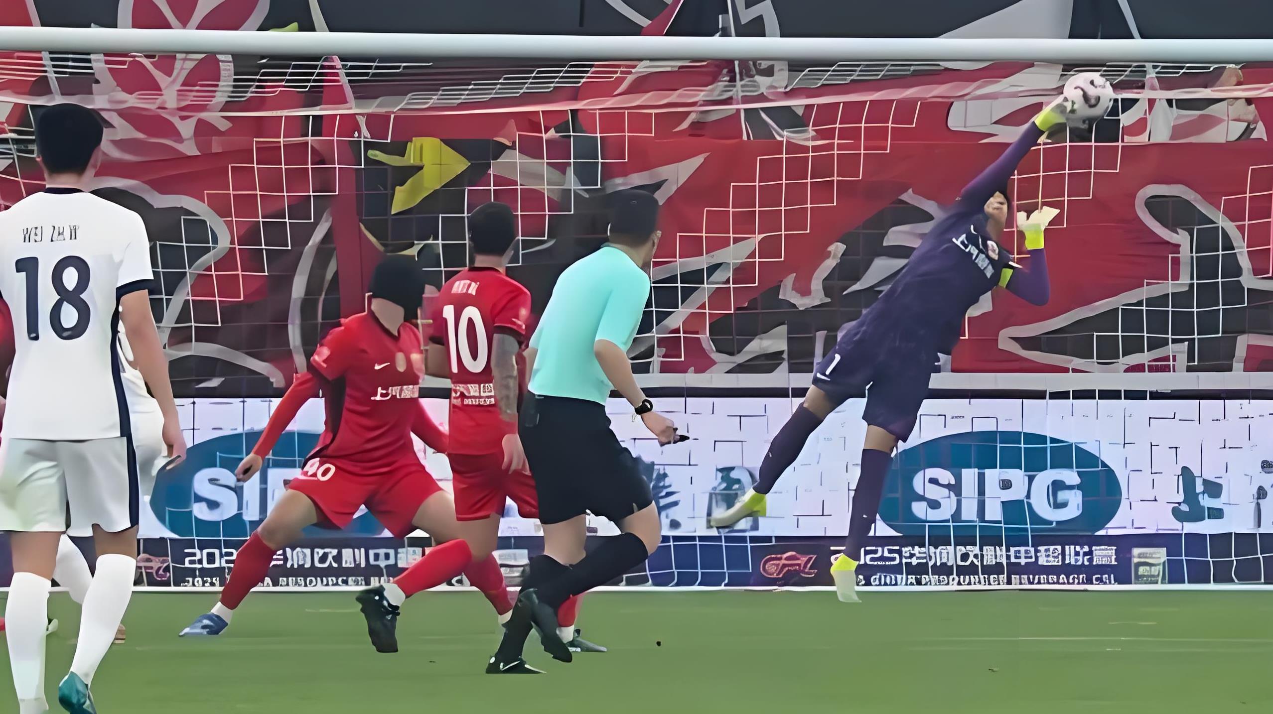 长沙远大队客场不敌上海上港，遭遇两连败的简单介绍