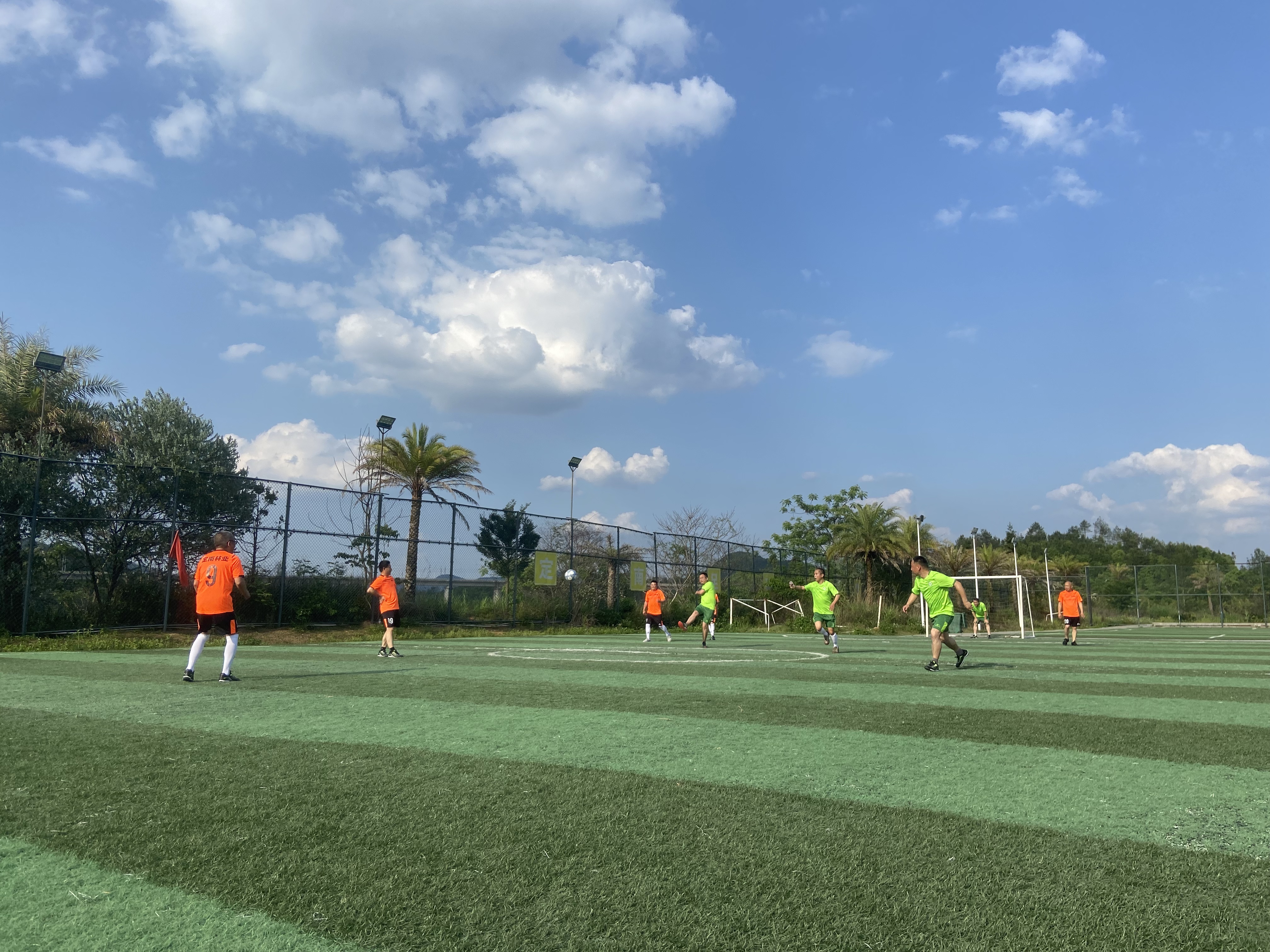 足球场上的团队配合与默契协同的简单介绍 足球场上的团队配合与默契协同的简单介绍