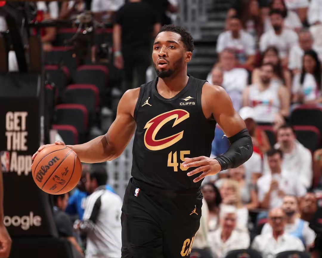 法国男篮险胜独行侠,米切尔高光表现的简单介绍 法国男篮险胜独行侠,米切尔高光表现的简单介绍