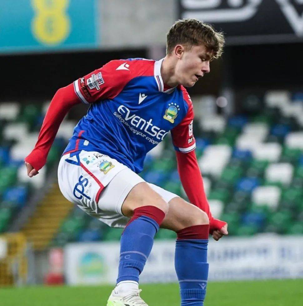 罗马新援小将表现抢眼,球队信心大增 罗马新援小将表现抢眼,球队信心大增