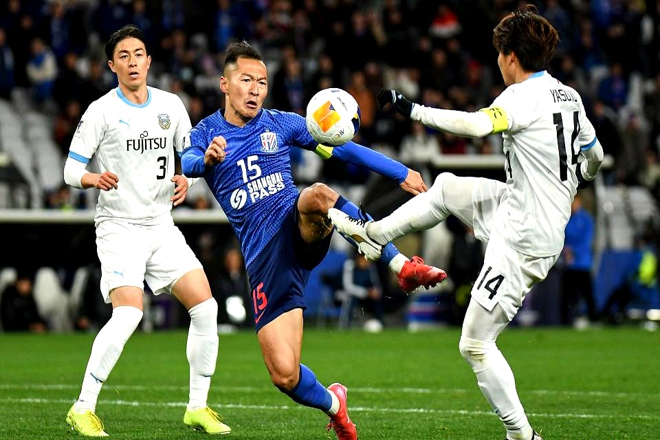 苏宁客场大胜申花，保持不败战绩