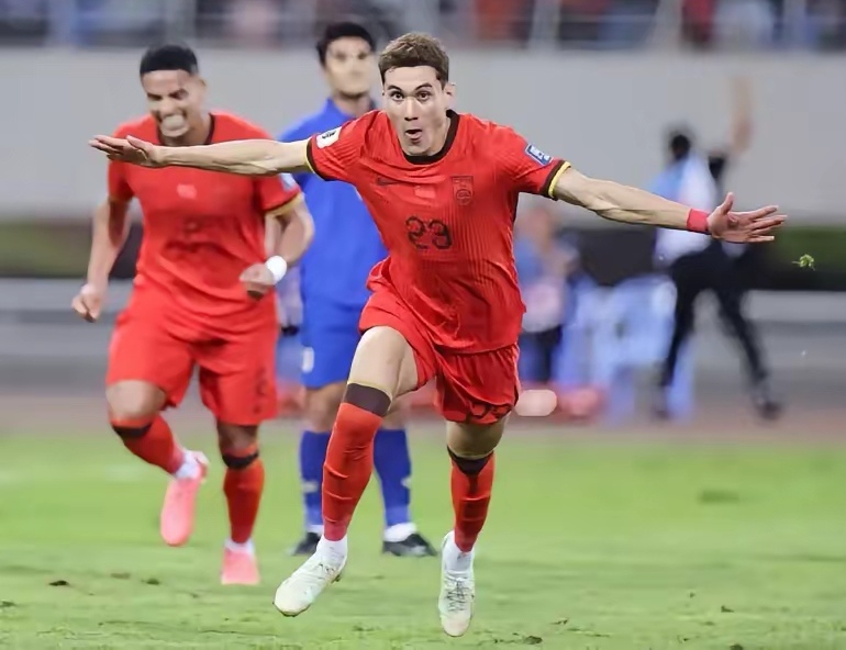 球队奋力争夺,力争在比赛中取得胜利的简单介绍 球队奋力争夺,力争在比赛中取得胜利的简单介绍